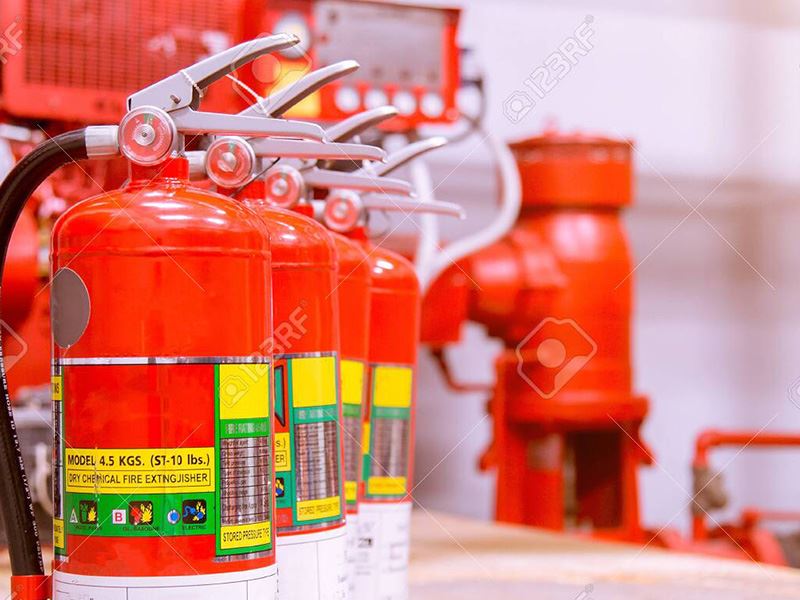 場所發生火災、爆炸、公共危險物品或可燃性高壓氣體洩...